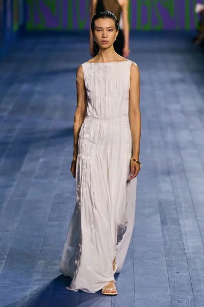 Look 3